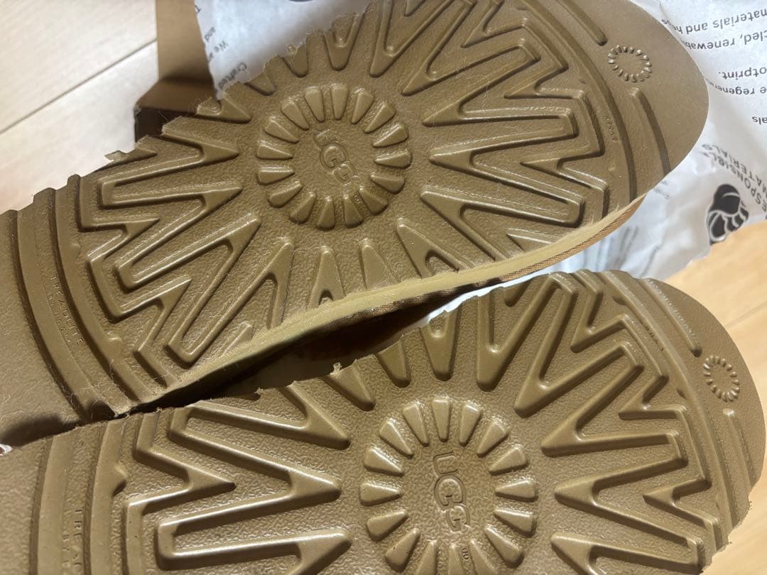 UGG 毛量最強　37cm超ふわふわムートンブーツ ベージュ