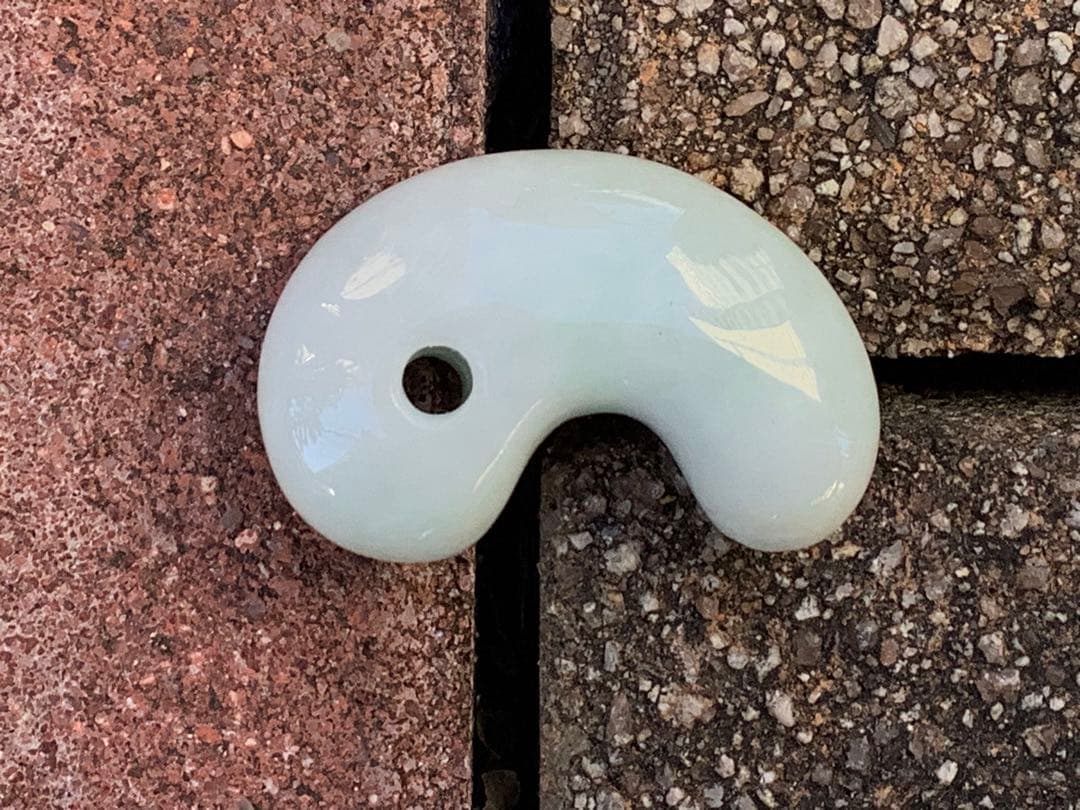 ✳お値段ご遠慮なく‼️高価糸魚川翡翠氷アイスジェイド勾玉　極上物　機械鑑定付本物‼️