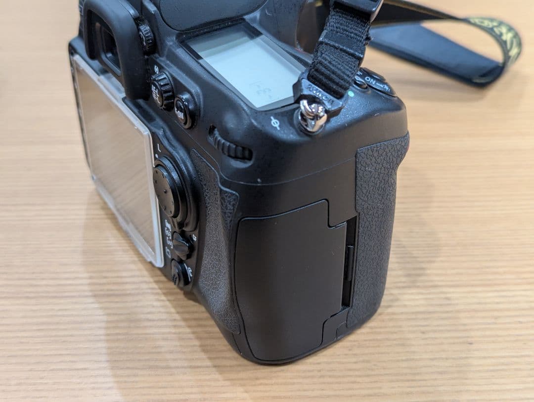 Nikon D300 デジタル一眼レフ バッテリーグリップ付き