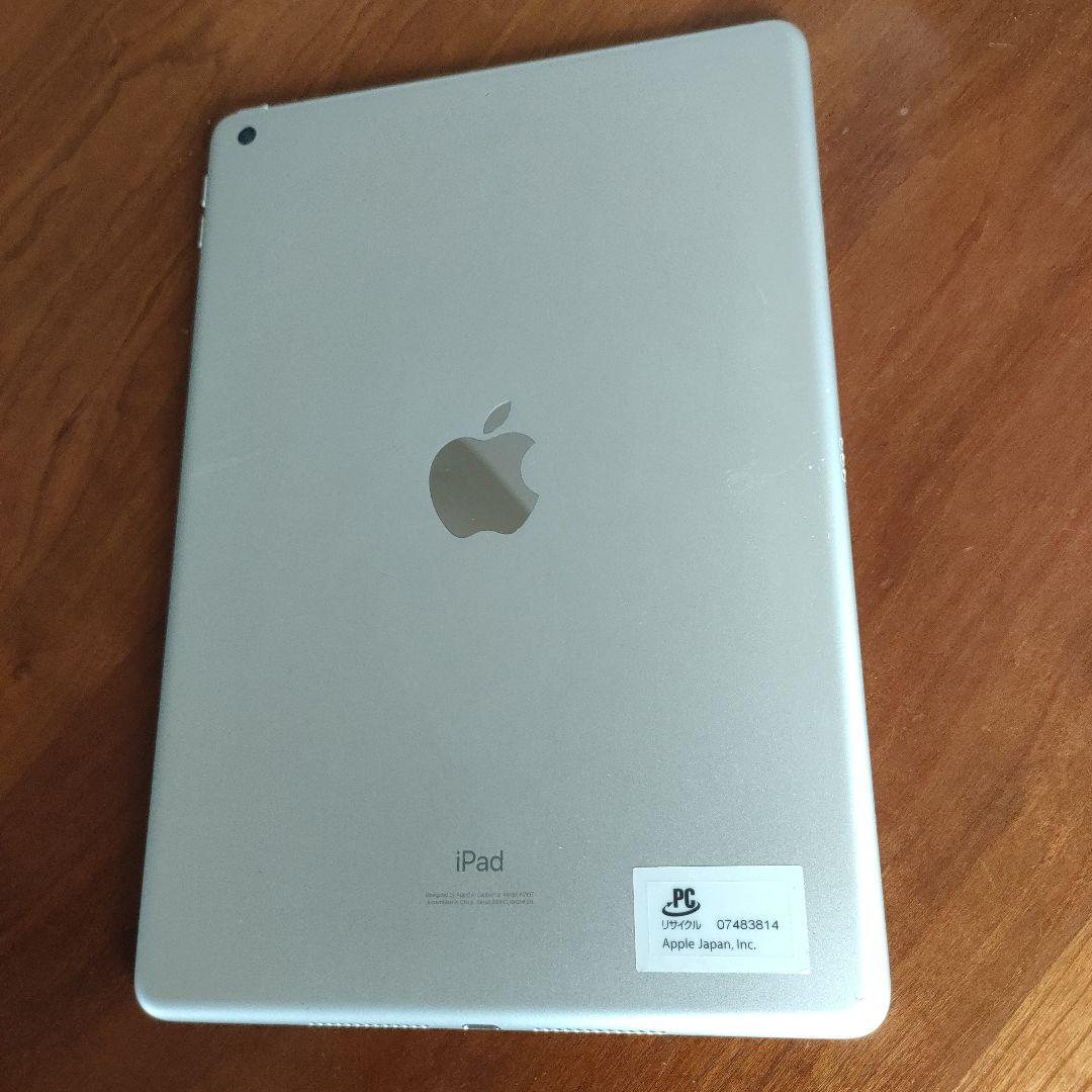 Apple iPad シルバー 本体　第７世代 32GB 10.2インチ