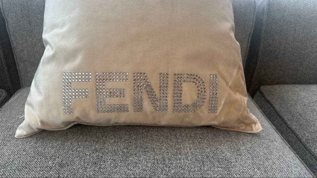 FENDI CASA フェンディカーサ　ベージュクッション　ラインストーン装飾
