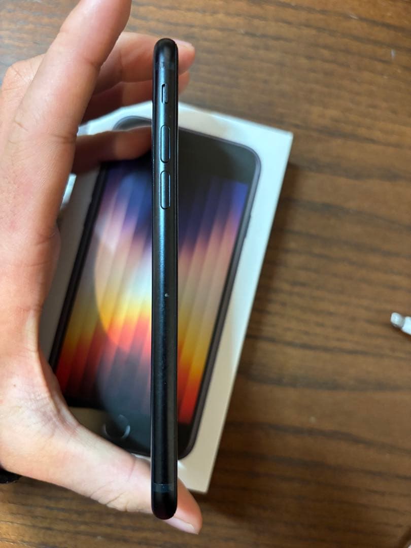 美品 iPhone SE 第3世代　ミッドナイト64GB SIMフリー