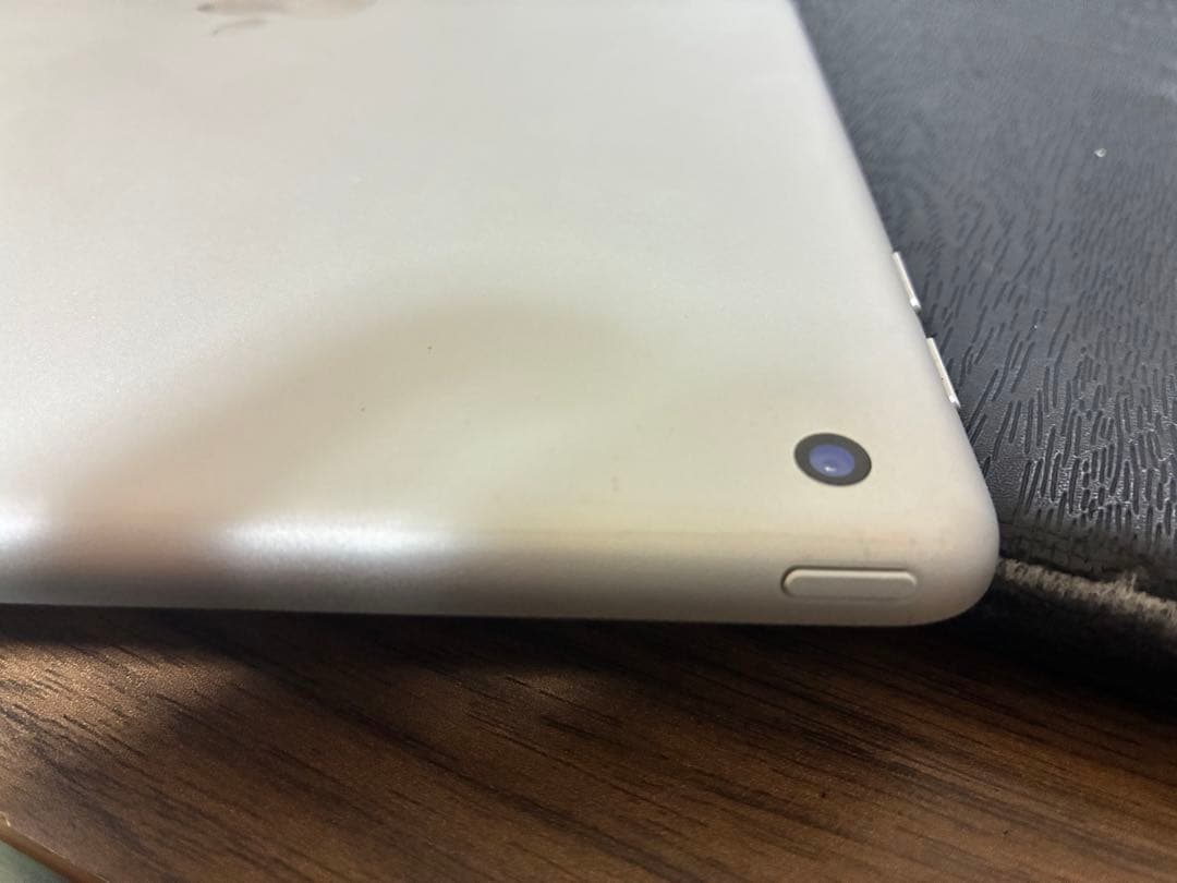 Apple iPad 第5世代 Wi-Fi 32GB 92%シルバー