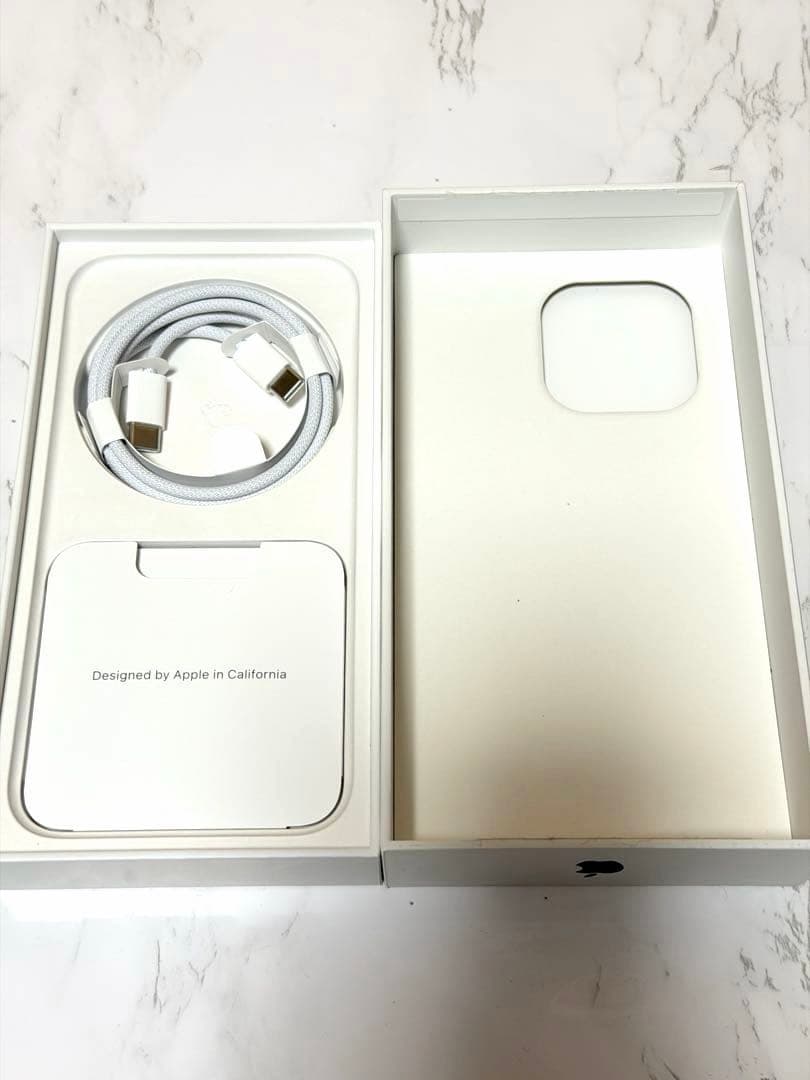 Apple iPhone 15ProMax ブラックチタニウム 本体　美品