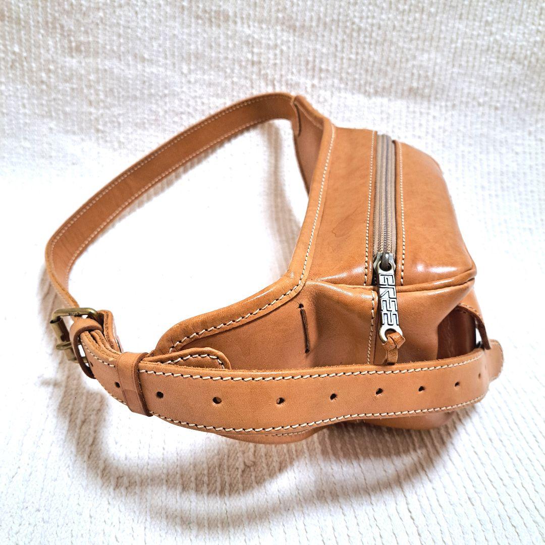 ブリーBREEボディーバッグ　ウェストポーチ　ヌメ革　レザーバッグ　ユニセックス