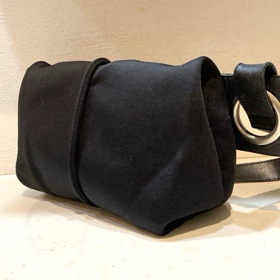 【美品】kawa-kawa NO1289 WETボディバッグ　Ｍサイズ　黒