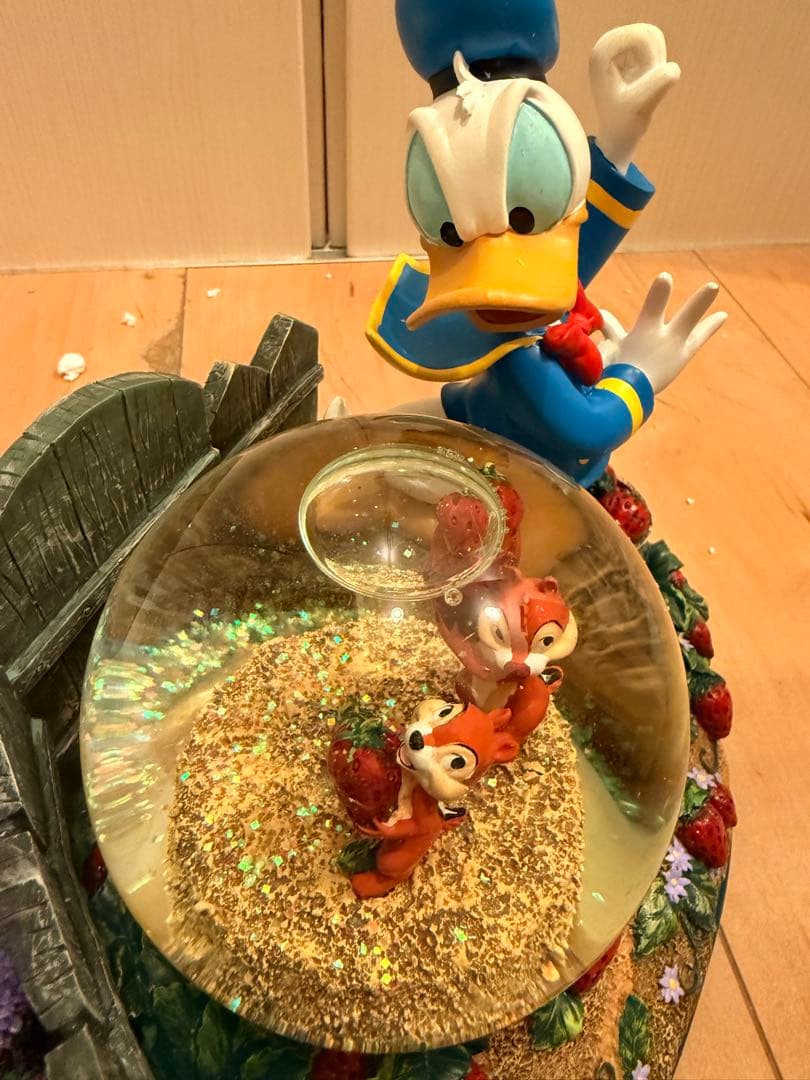 ドナルドダック スノードーム チップとデール