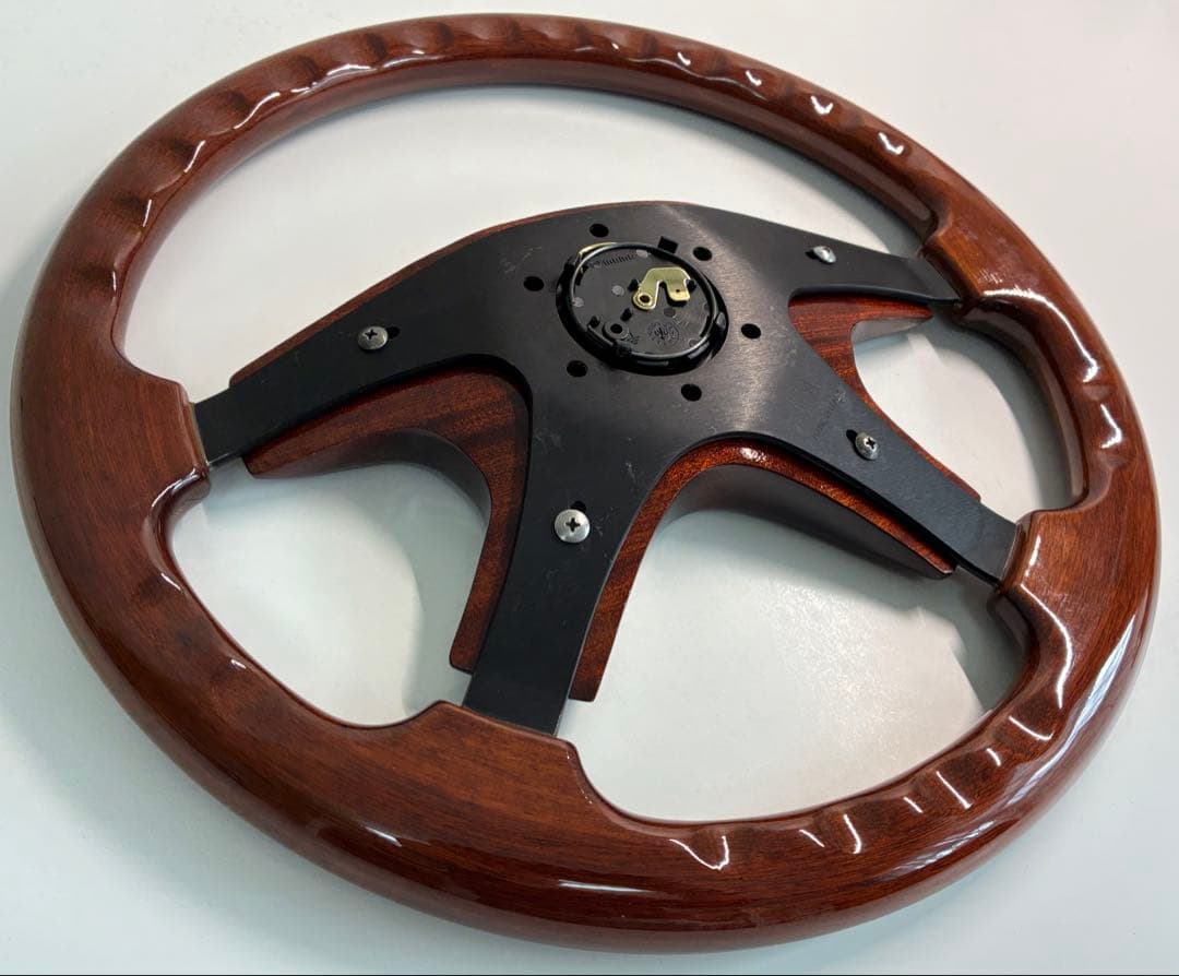 MOMO ホーンボタン ウッド ステアリング37cm/NARDI/イタルボランテ