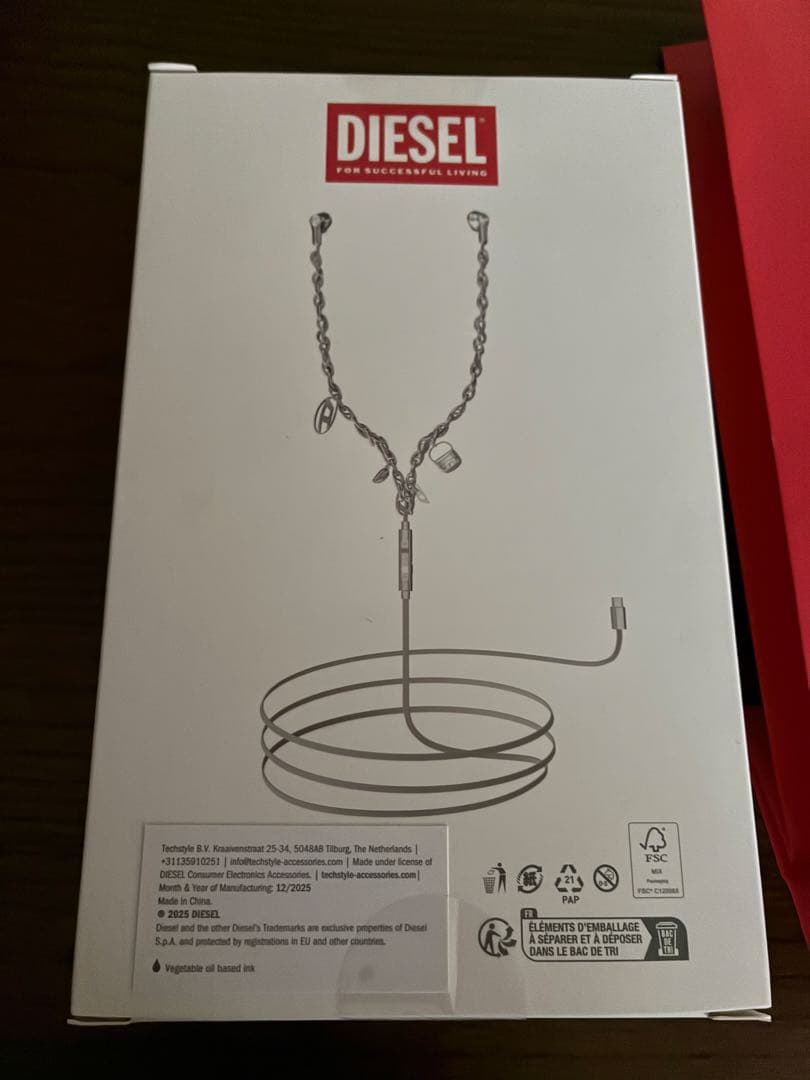 新品未開封 完売品 DIESEL シルバー有線イヤホン