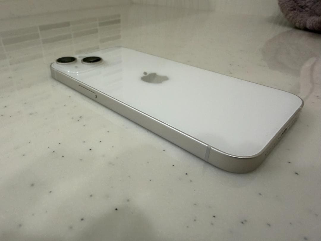 美品 SIMフリー Apple iPhone14 256GB スターライト