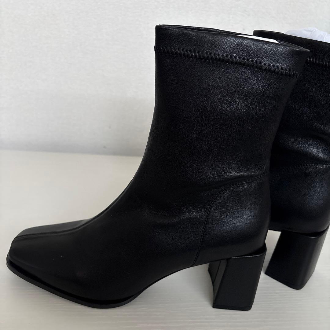 新品！　ブラック スクエアトゥ ブーツ 中ヒール