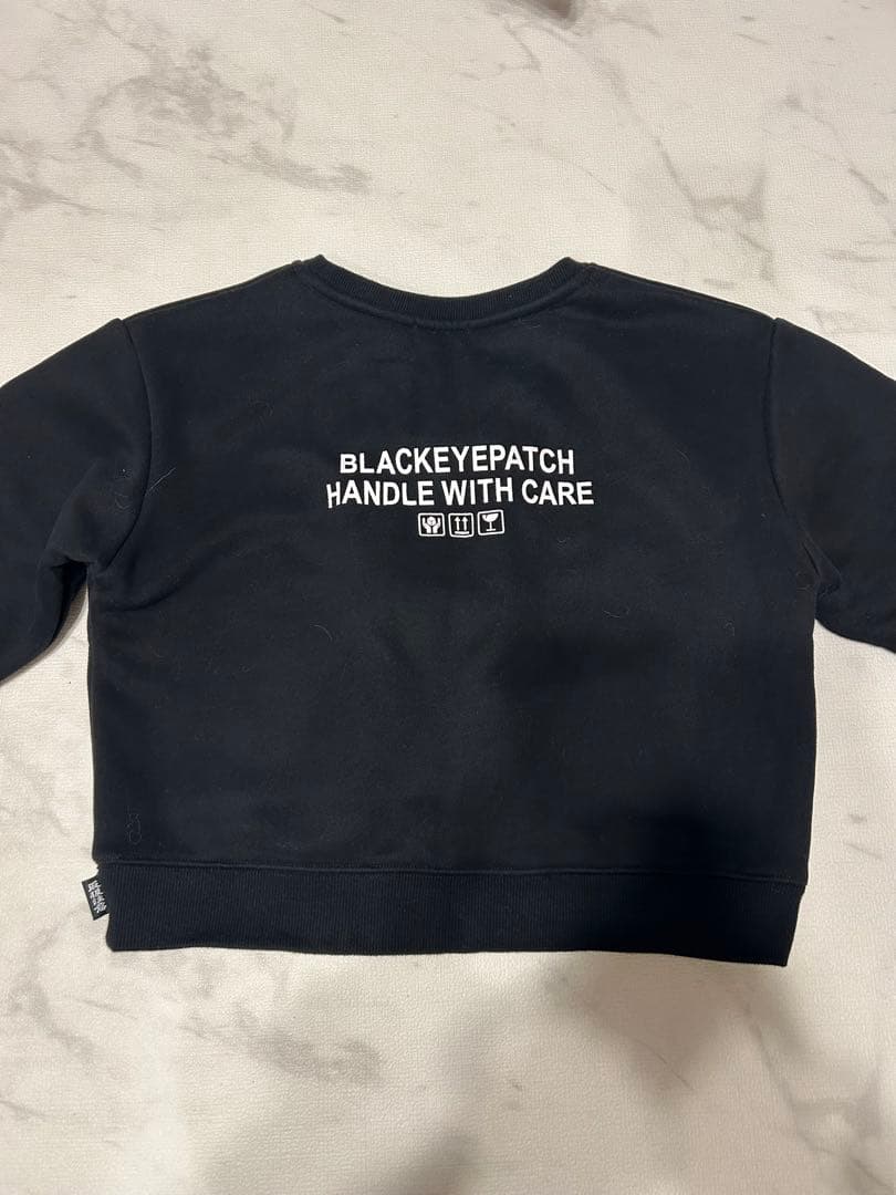 Black Eye Patch トレーナー 短丈