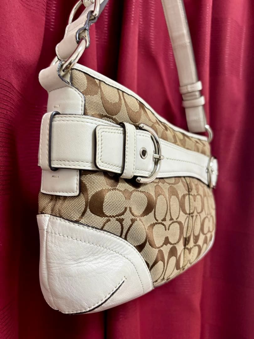 COACH シグネーチャー　ショルダーバッグ　ホワイト