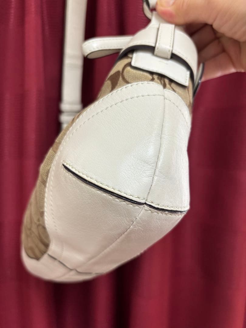 COACH シグネーチャー　ショルダーバッグ　ホワイト