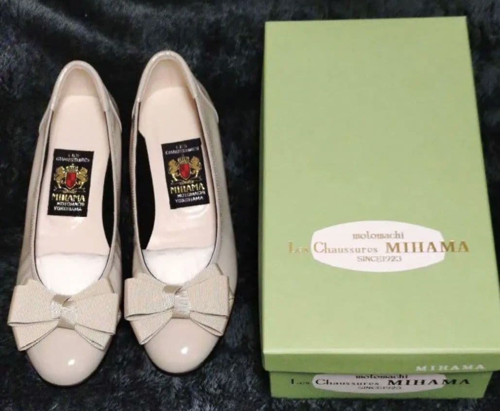 新品未使用•MIHAMAベージュ リボン付き フラットシューズ 24cm