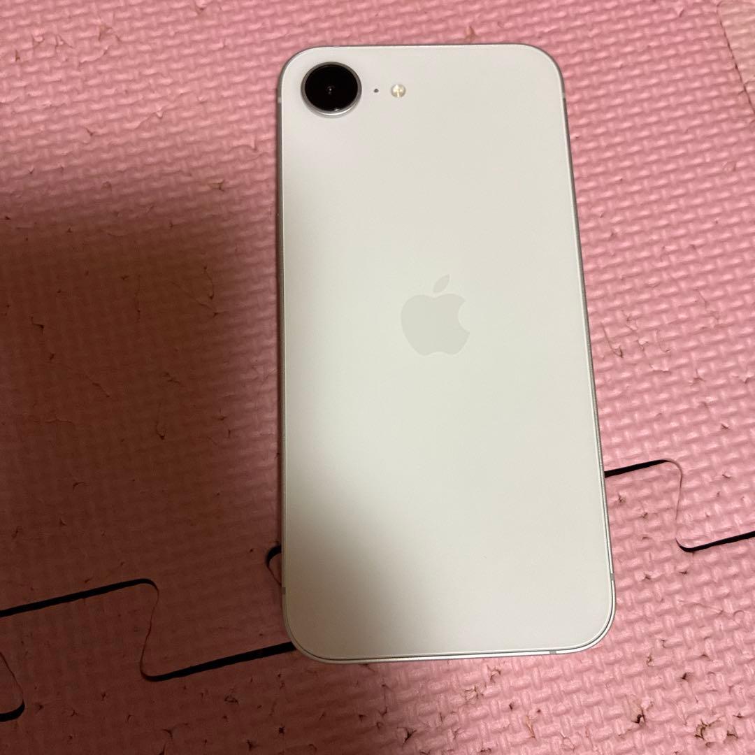 iPhone 16e ホワイト　128 SIMフリー　ホワイトのお箱