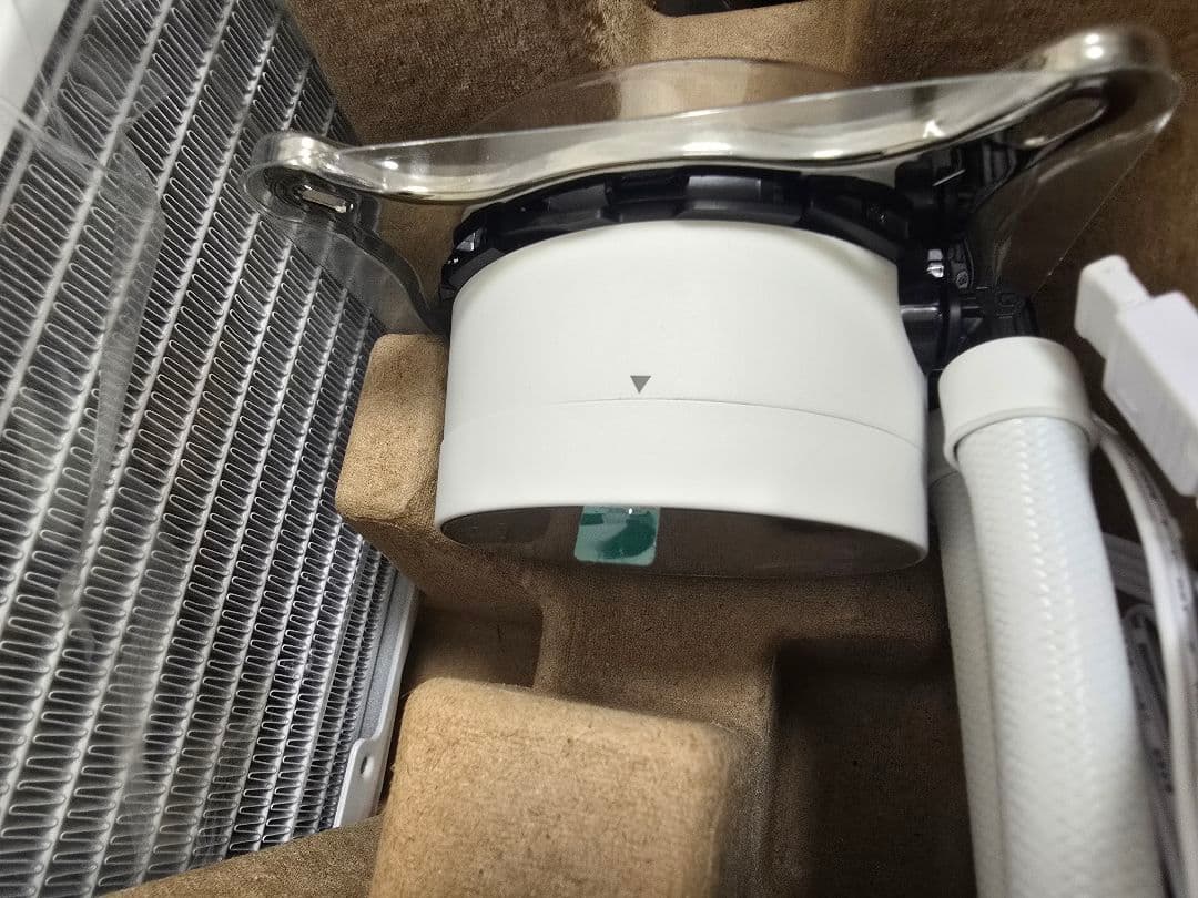 XPG LEVANTE X 360 クーラー