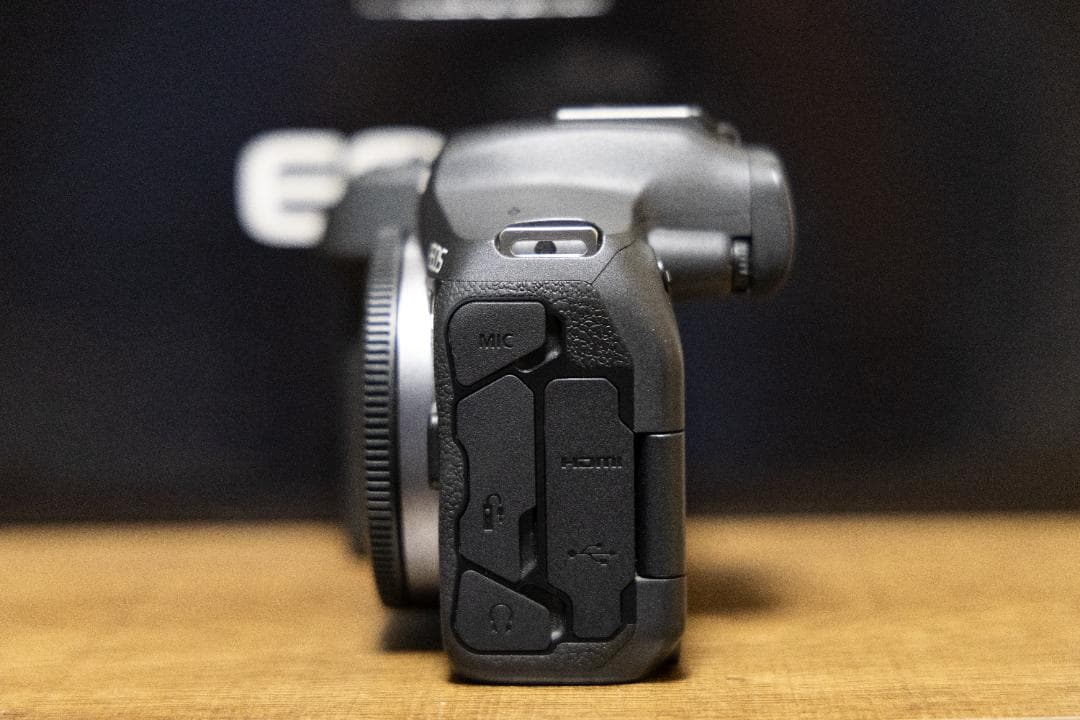 Canon EOS R7 ミラーレスカメラ 本体