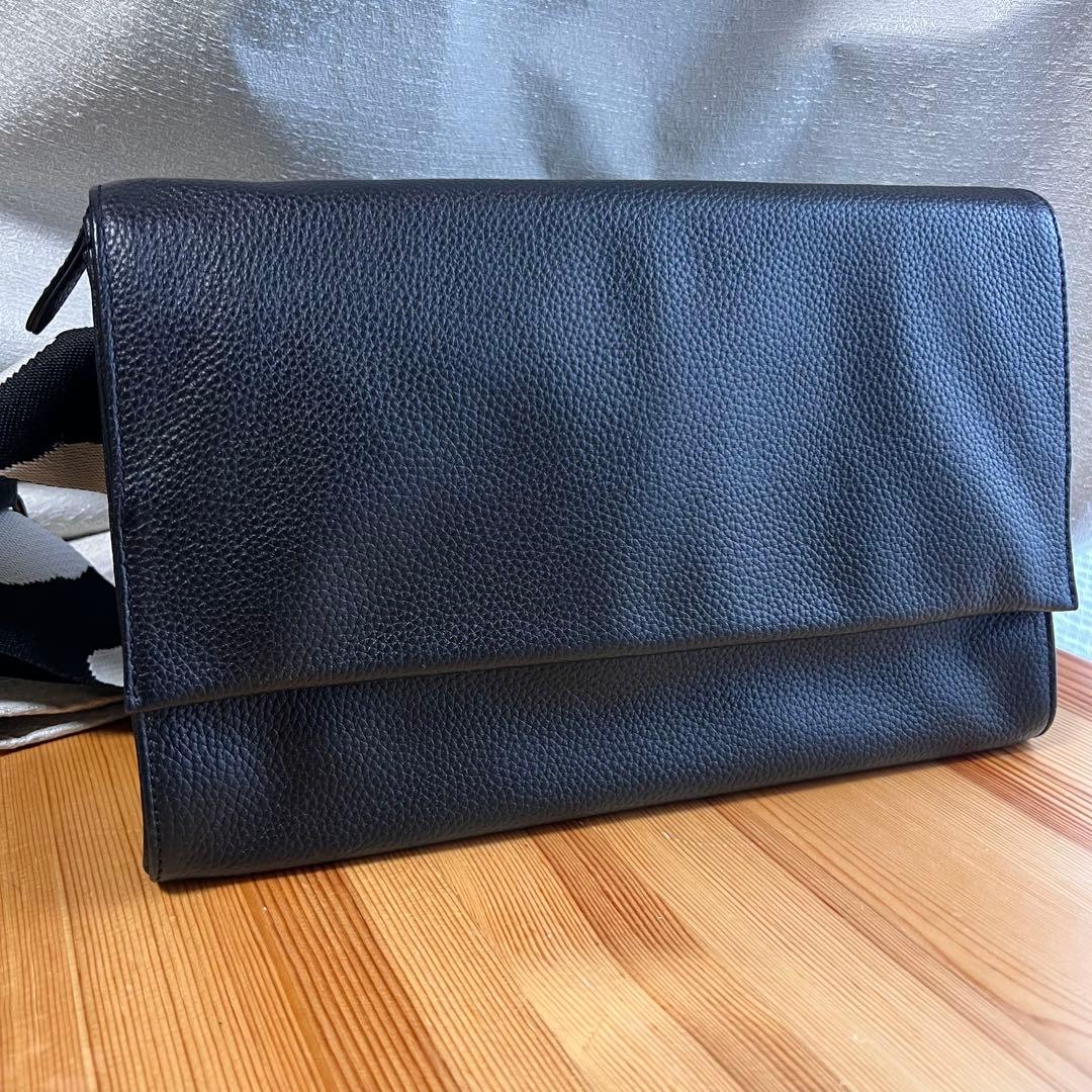 美品✨イアパピヨネ ダルメシアン ワイドテープショルダー 柄 ブラック