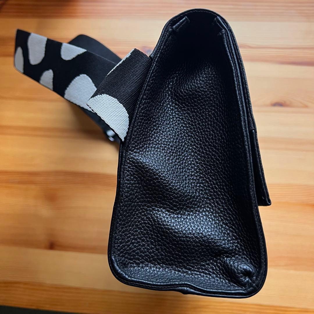 美品✨イアパピヨネ ダルメシアン ワイドテープショルダー 柄 ブラック