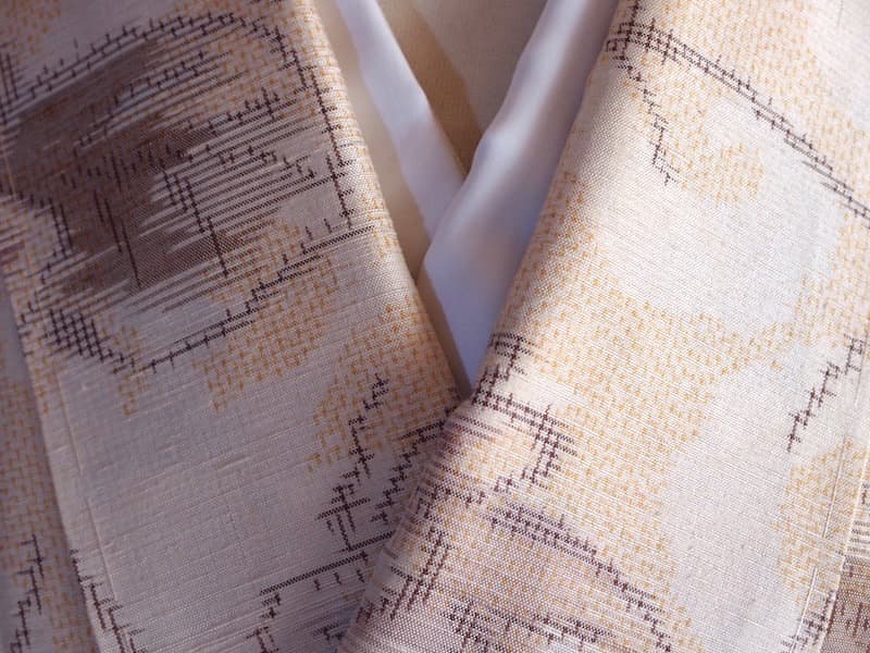 未使用　紬着物（花葉文）裄66,5　正絹美品