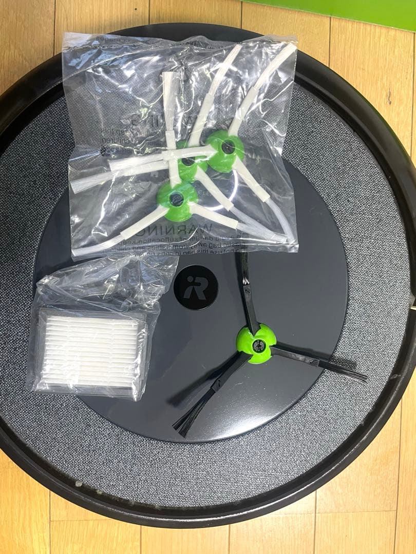 【2月8日まで出品予定】iRobot Roomba i3 本体　充電器/交換部品