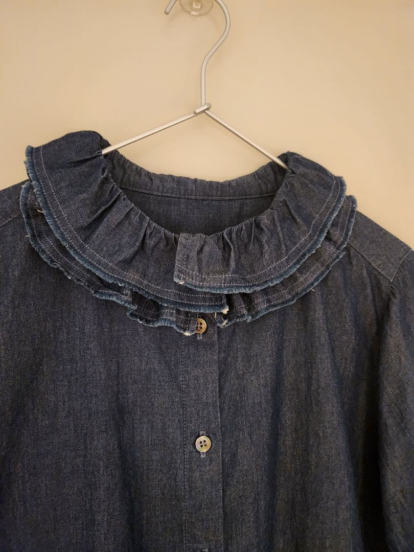 ネストローブ　デニムフリルカラーブラウス