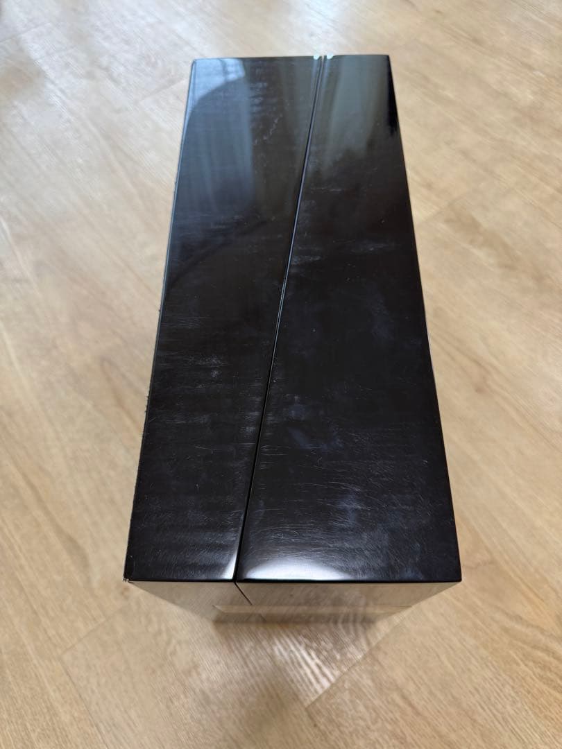 RICHARD HENNESSYの箱