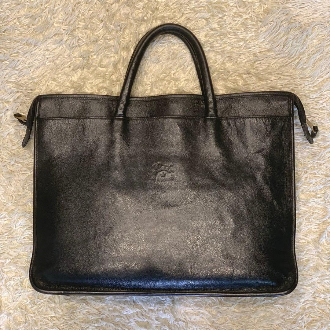 極美品✨イルビゾンテ　ビジネスバッグ　オールレザー　A4 ロゴ型押し　ブラック