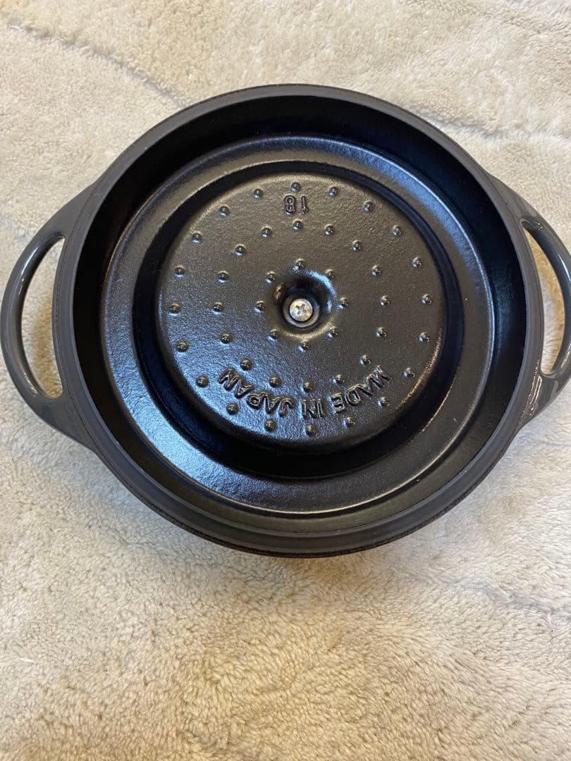 未使用メルセデス・ベンツオリジナルカラーのVERMICULAR ホーロー鍋 中型