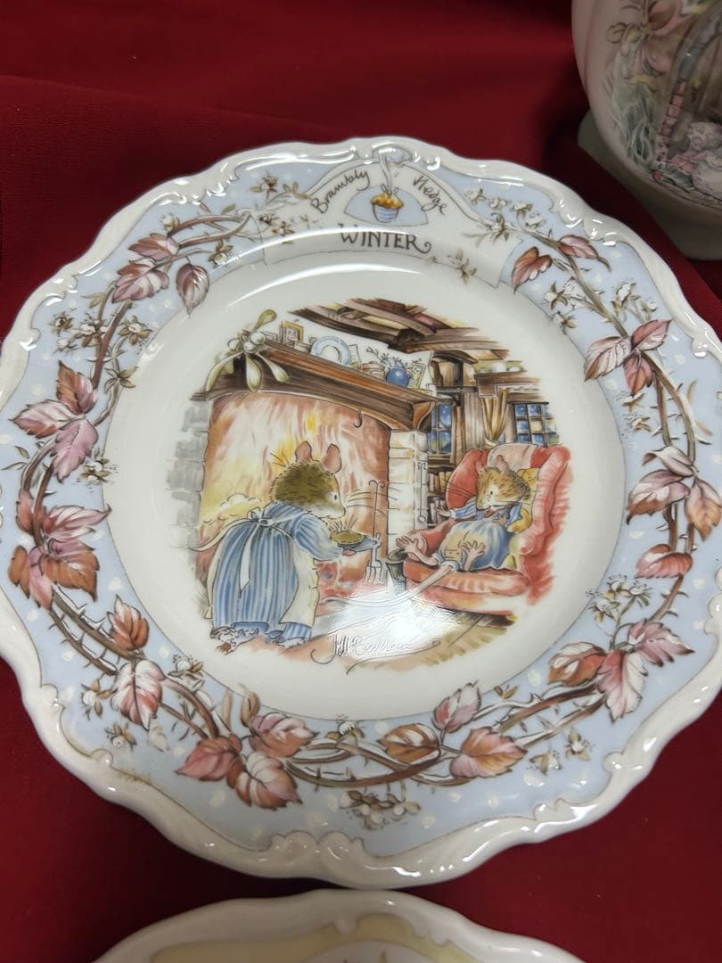 aqua　ロイヤルドルトンブランブリーヘッジ　プレート 4枚 四季 花瓶