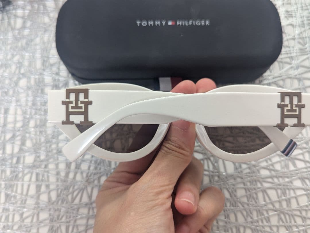   ホワイトキャットアイサングラス