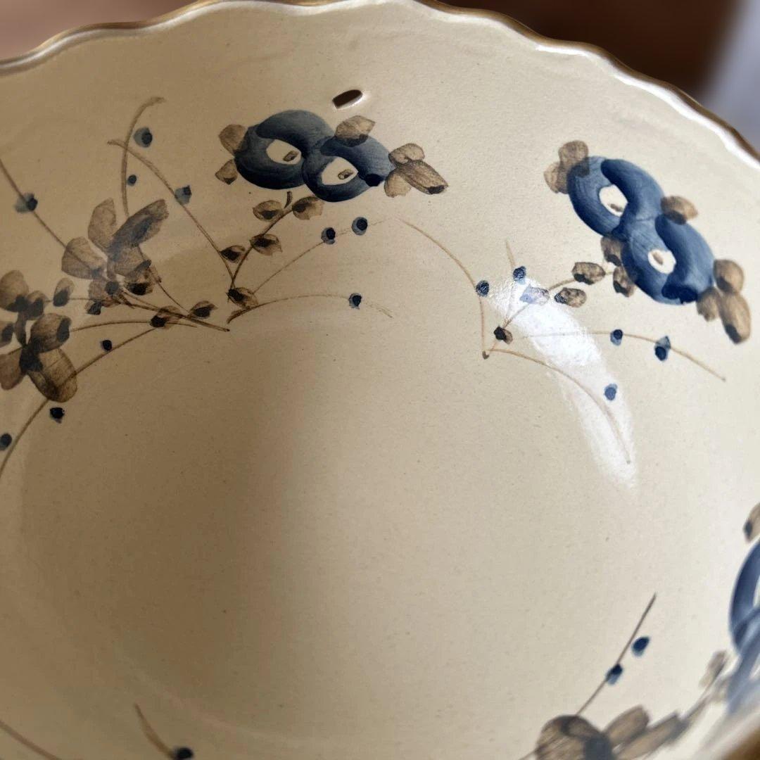 赤と緑の花模様の菓子鉢