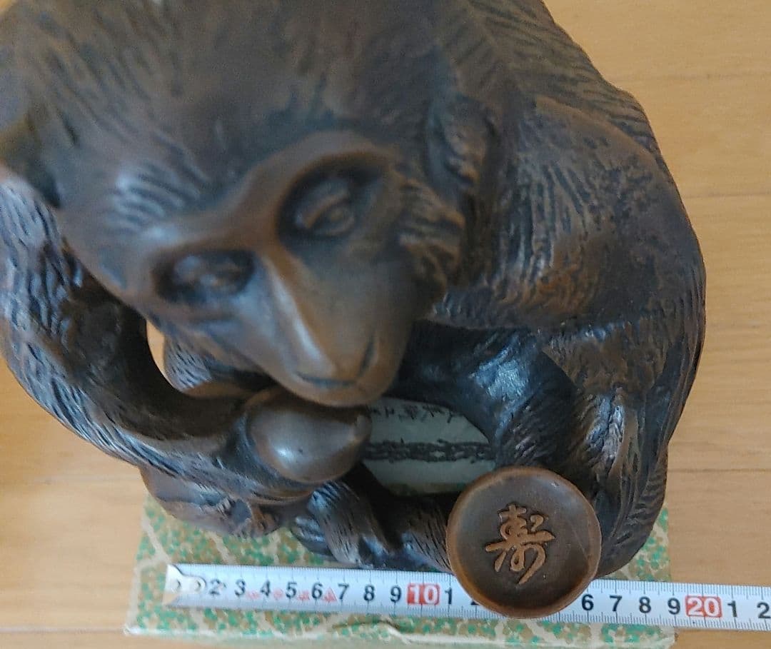 ブロンズ製猿の彫刻
