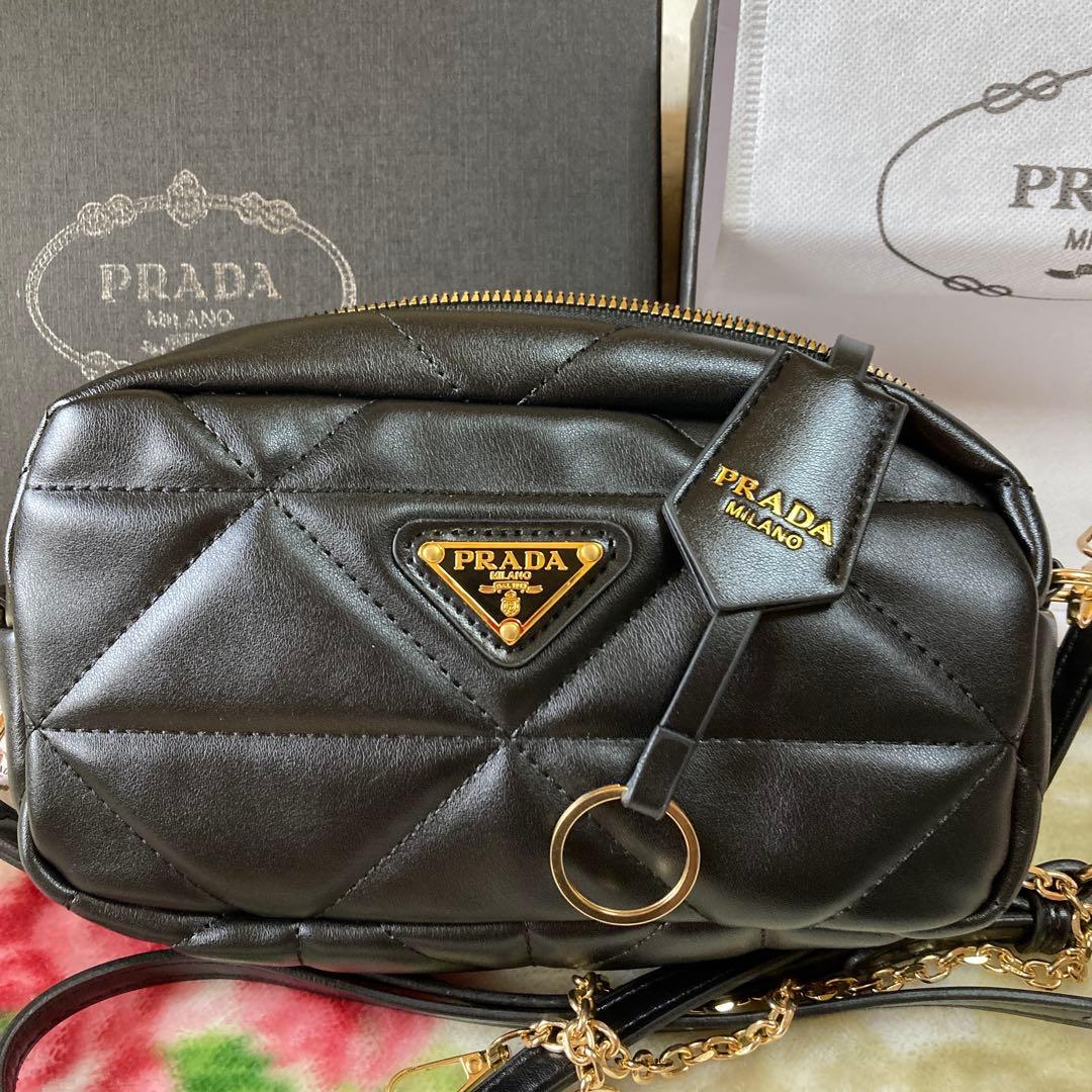 PRADA ブラック ショルダーバッグ　(ノベルティー)