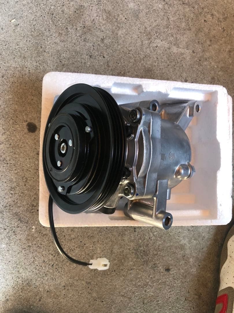 ☆未使用社外品☆ダイハツ ミラ L275S エアコンコンプレッサー