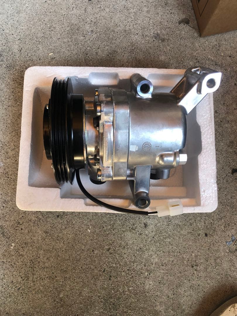 ☆未使用社外品☆ダイハツ ミラ L275S エアコンコンプレッサー