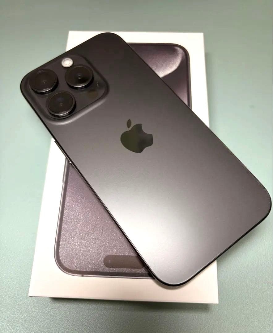 【極上美品】iPhone15Pro256GB