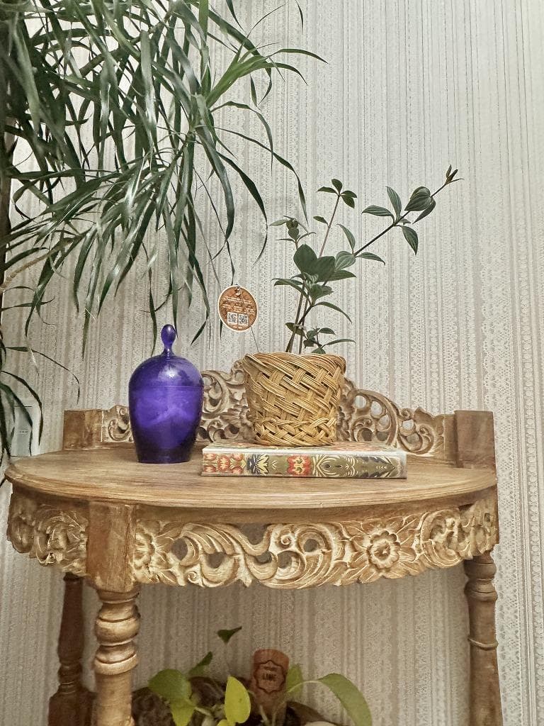 インドネシア　３段　飾り棚　木製　シェルフ　彫刻装飾