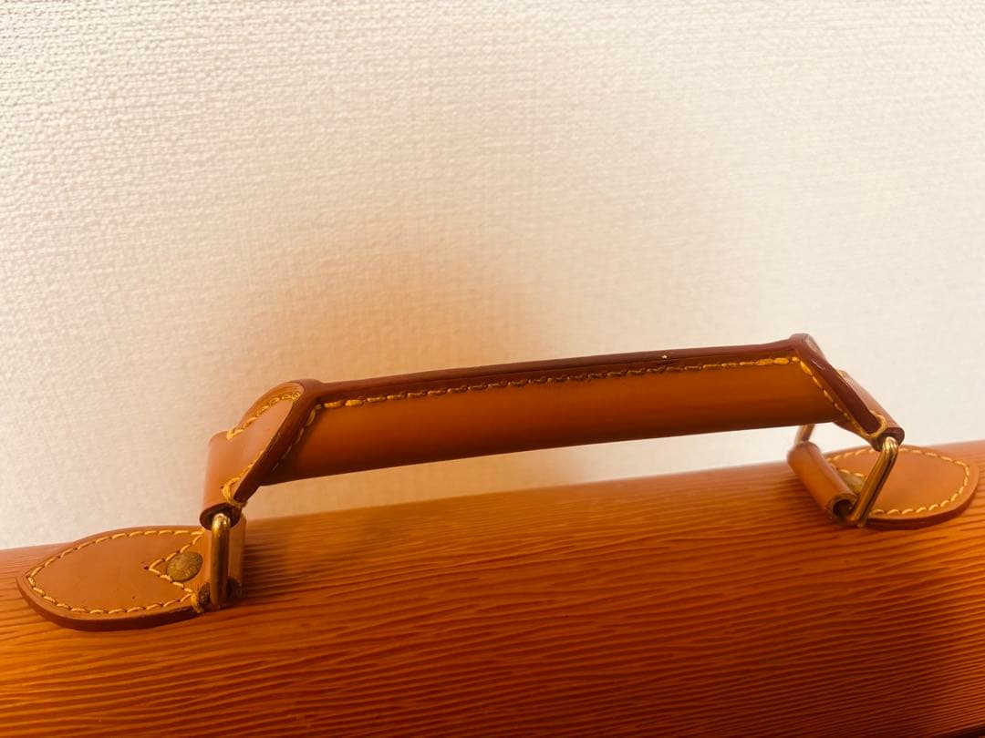 ■ルイ ヴィトン■ エピ セルヴィエット・アンバサダー ビジネスバック