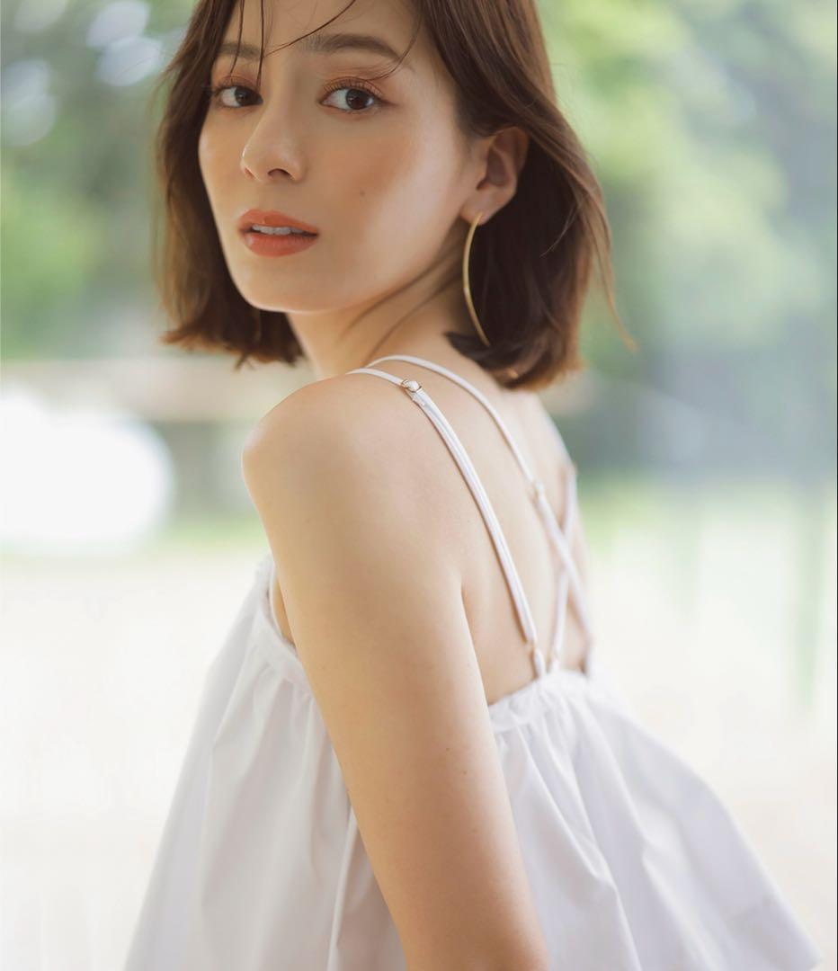 美品　anuans ウィングギャザーキャミブラウス