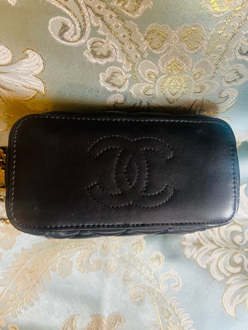 黒キルティングバニティチェーンバッグ