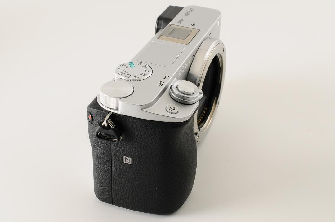 【ほぼ新品】 SONY α6400 ダブルレンズキット 《ショット数 16回》