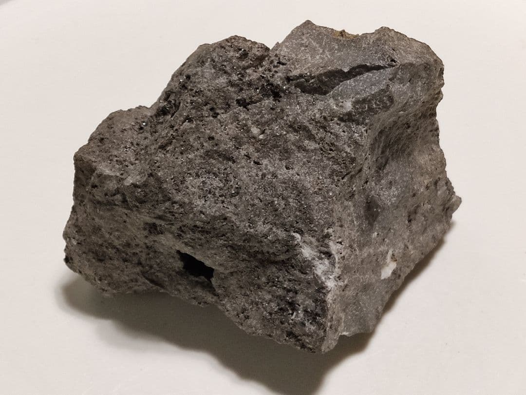 パワーストーン　天然石　原石　ハーキマーダイアモンド母岩付　499g　318