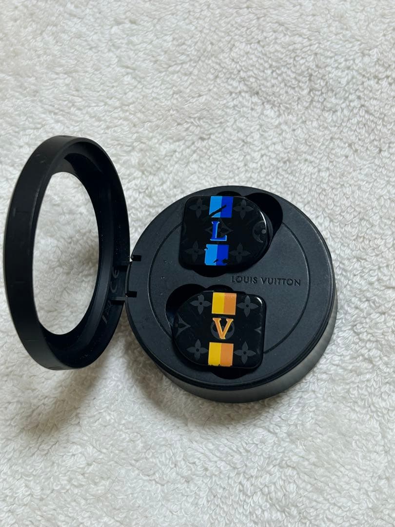 Louis Vuitton ワイヤレスイヤホン 充電ケース付き