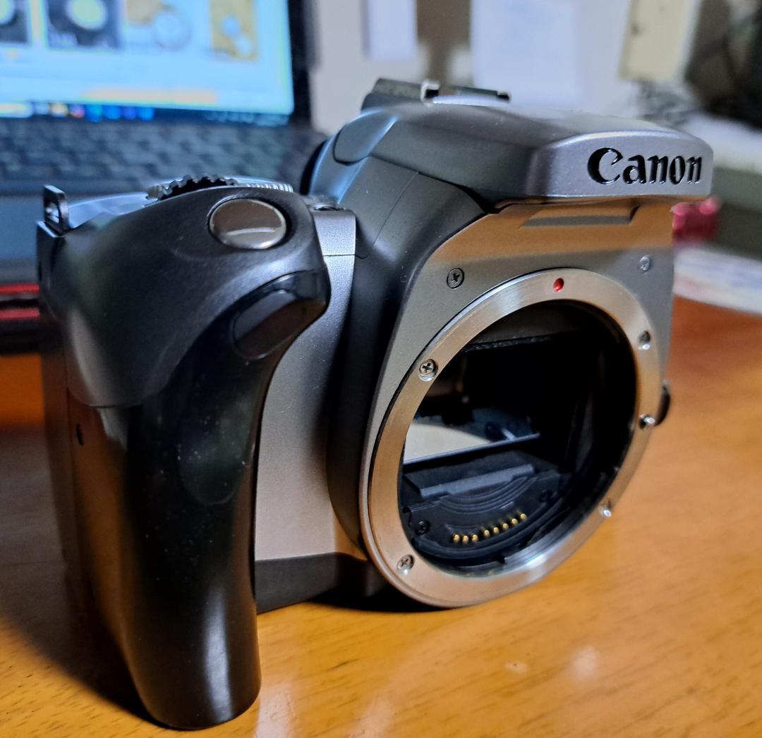 フィルムカメラ Canon EOS Kiss 7