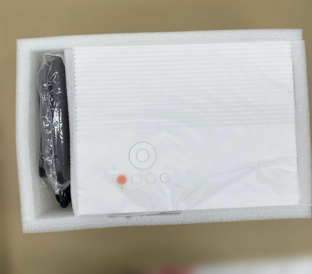 601252 JOWLURKプロジェクター 家庭用30000LM・4K対応　M8