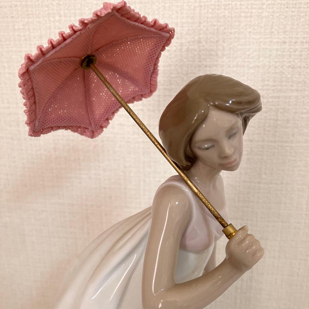 LLADRO リヤドロ 07636 日傘を持つ女性 置物 箱付