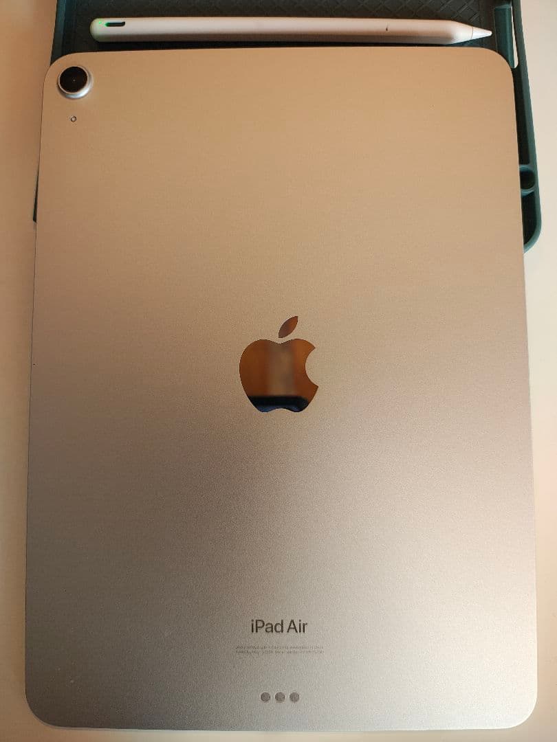 iPad Air (第5世代) 256GB Starlight Wi-Fi 本体