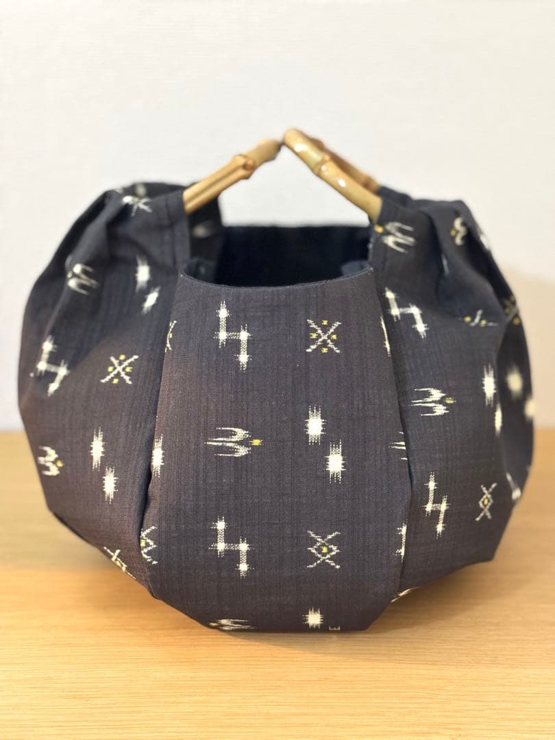 琉球柄　沖縄絣柄　琉球絣黒和装バック・着物バック　入学卒業結婚式七五三振袖